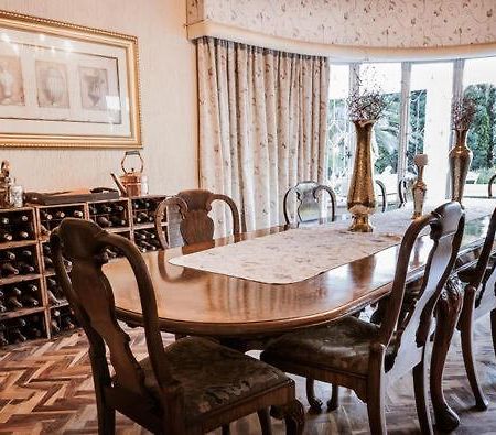 Ascot Mews Bed & Breakfast Албертън Екстериор снимка